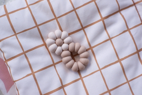 3076