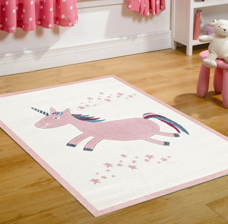 dywan dziecięcy 120x180 cm w kolorze kremowo-różowym z motywem jednorożca, idealny do pokoju dziewczynki, miękki i bezpieczny