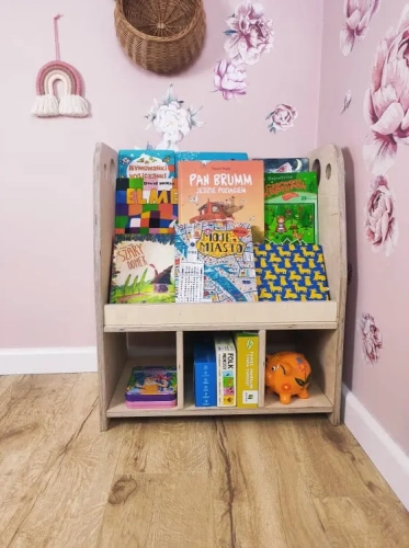 drewniany regał na książki i zabawki biblioteczka