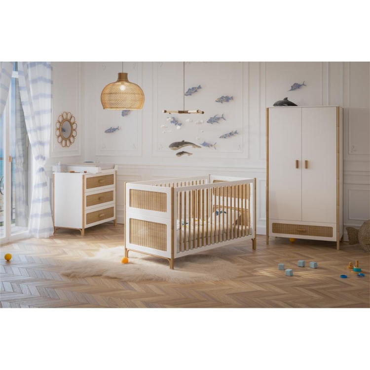 Łóżeczko Rosnące Z Dzieckiem 70 X 140 Rattan - Neige Oceania – eleganckie łóżeczko dziecięce z rattanu, które rośnie wraz z dzieckiem, idealne dla niemowląt i maluchów.