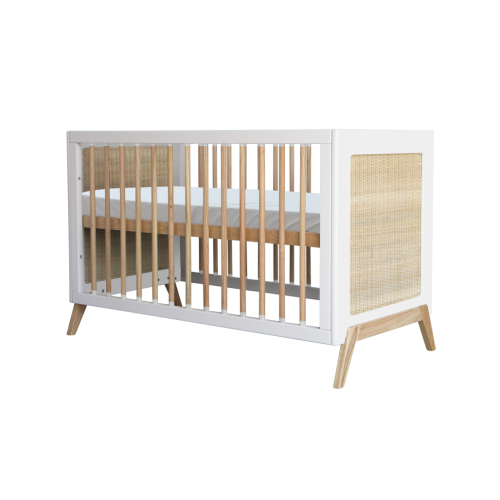 Łóżeczko Rosnące Z Dzieckiem Rattan 60 X 120 - Neige Marelia – eleganckie, funkcjonalne łóżeczko dla dzieci z panelami z rattanu.