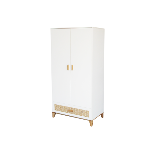 Szafa Biała Rattan - Neige Nami – elegancka i solidna szafa z plecionką rattanową i drewnianymi uchwytami.