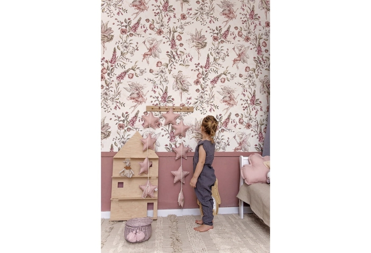 tapeta dla dziewczynki kremowa biała w różowe kwiaty w stylu boho vintage