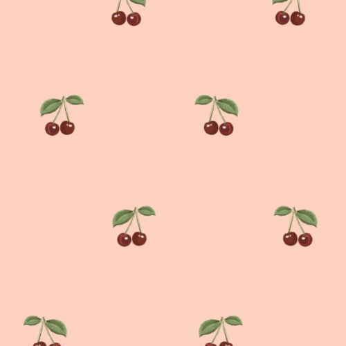 Tapeta różowa w wisienki – Little Cherries Pink, ekologiczna, pastelowy róż z burgundowymi owocami, 280x50 cm, idealna do pokoju dziewczynki lub nastolatki.