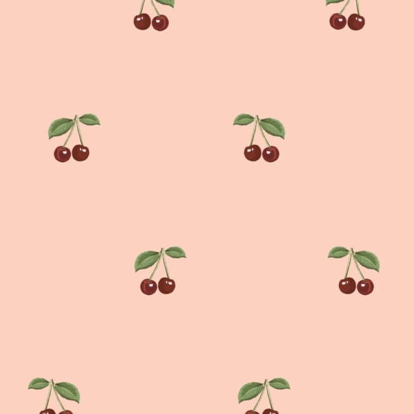 Tapeta różowa w wisienki – Little Cherries Pink, ekologiczna, pastelowy róż z burgundowymi owocami, 280x50 cm, idealna do pokoju dziewczynki lub nastolatki.