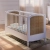 Łóżeczko dziecięce 140x70 cm Neige Hermione, styl Ludwika XVI, lite drewno, rattan, śnieżnobiałe, przekształcane w sofę lub tapczanik