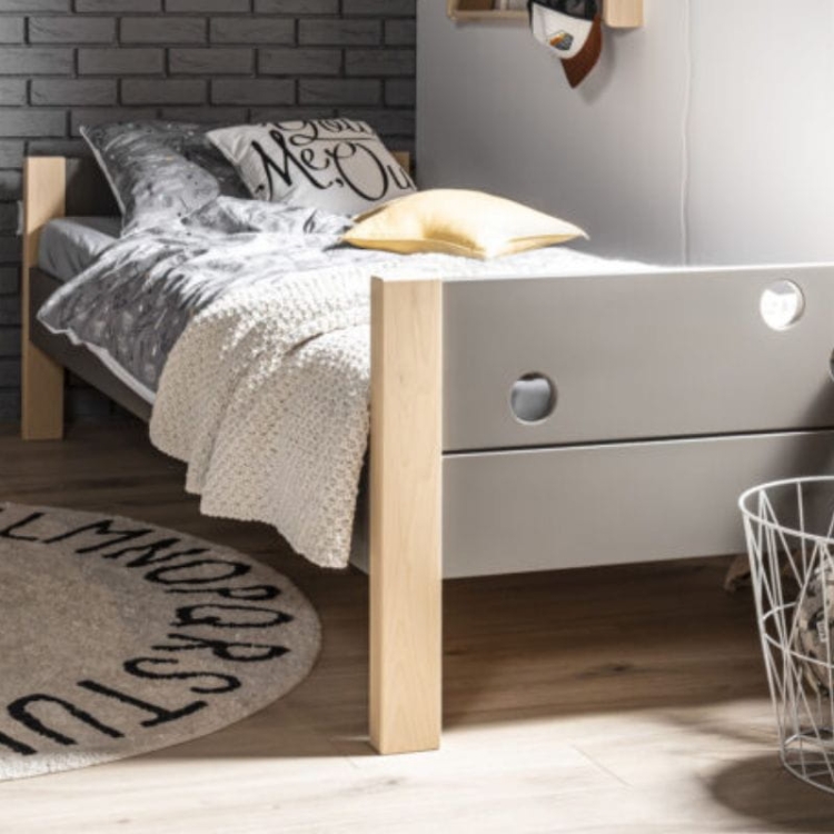 łóżko szare na drewnianych nogach 90x200 cm dla nastolatka