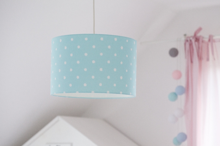 lampa sufitowa dla dzieci miętowa w białe kropki