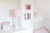Kinkiet różowy Lovely Dots Pink – subtelna lampka nocna ścienna w pastelowym różu z białymi kropkami. Idealna do pokoju dziewczynki, piękna dekoracja pokoju dziecięcego.