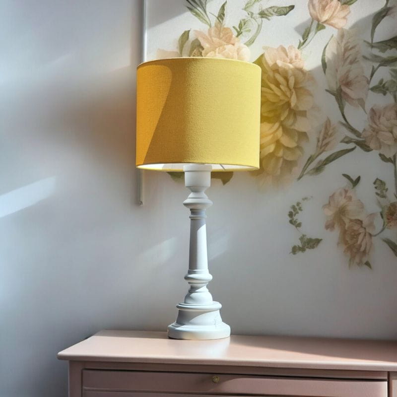 żółta lampa do pokoju chłopca